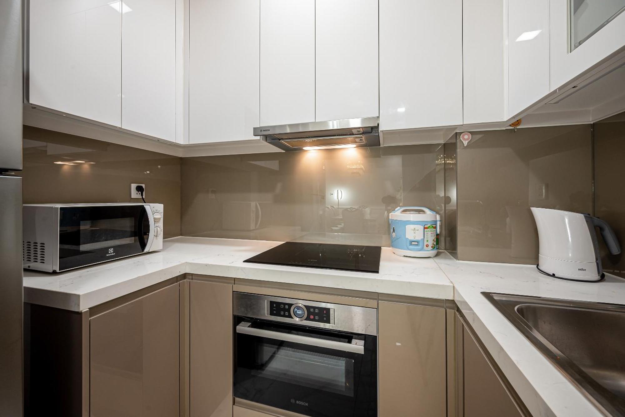 Celavie Serviced - The Vinhomes And Landmark Apartment