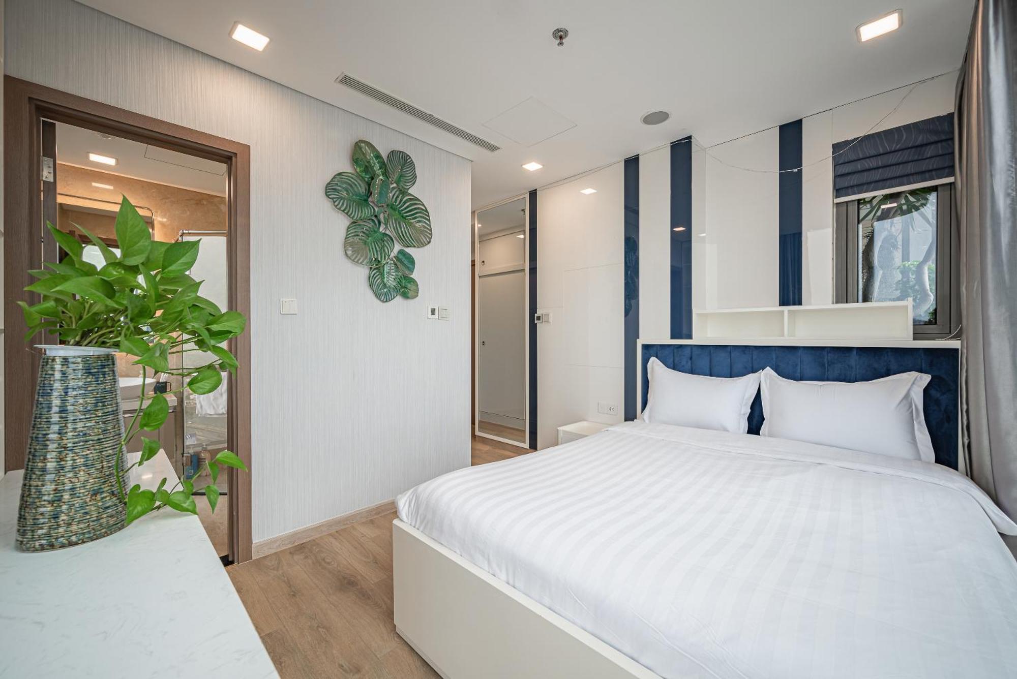 Apartment Celavie Serviced - The Vinhomes And Landmark *