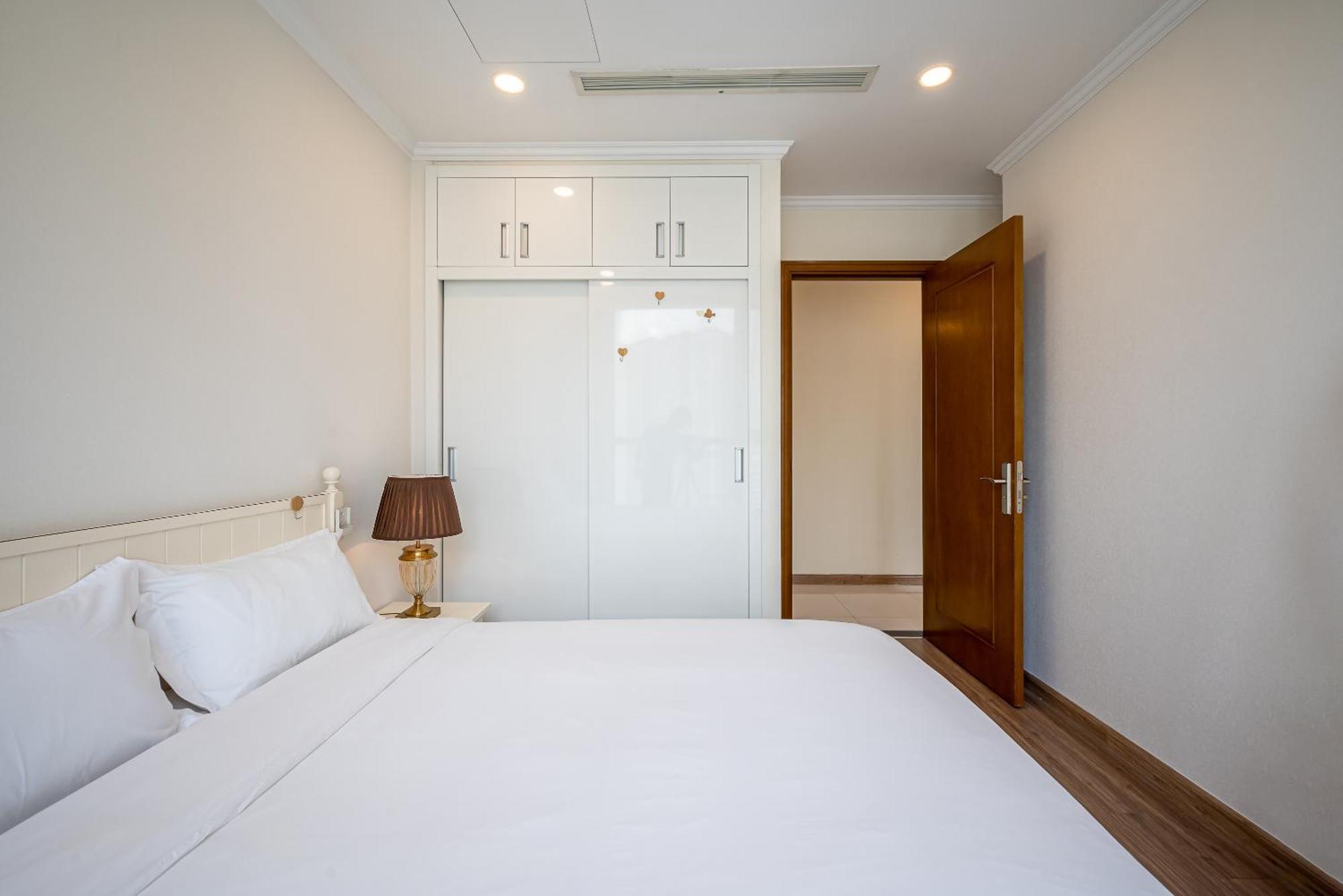 Apartment Celavie Serviced - The Vinhomes And Landmark