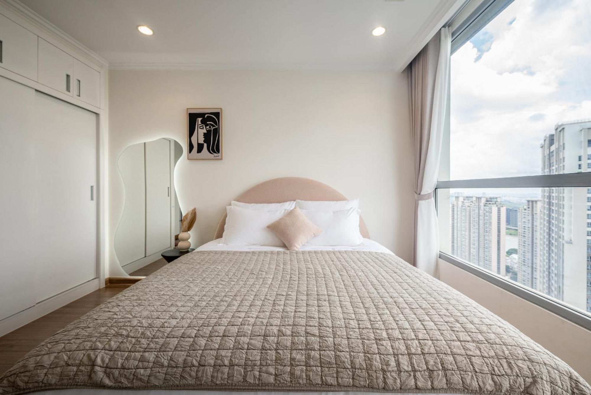Celavie Serviced - The Vinhomes And Landmark Apartment *