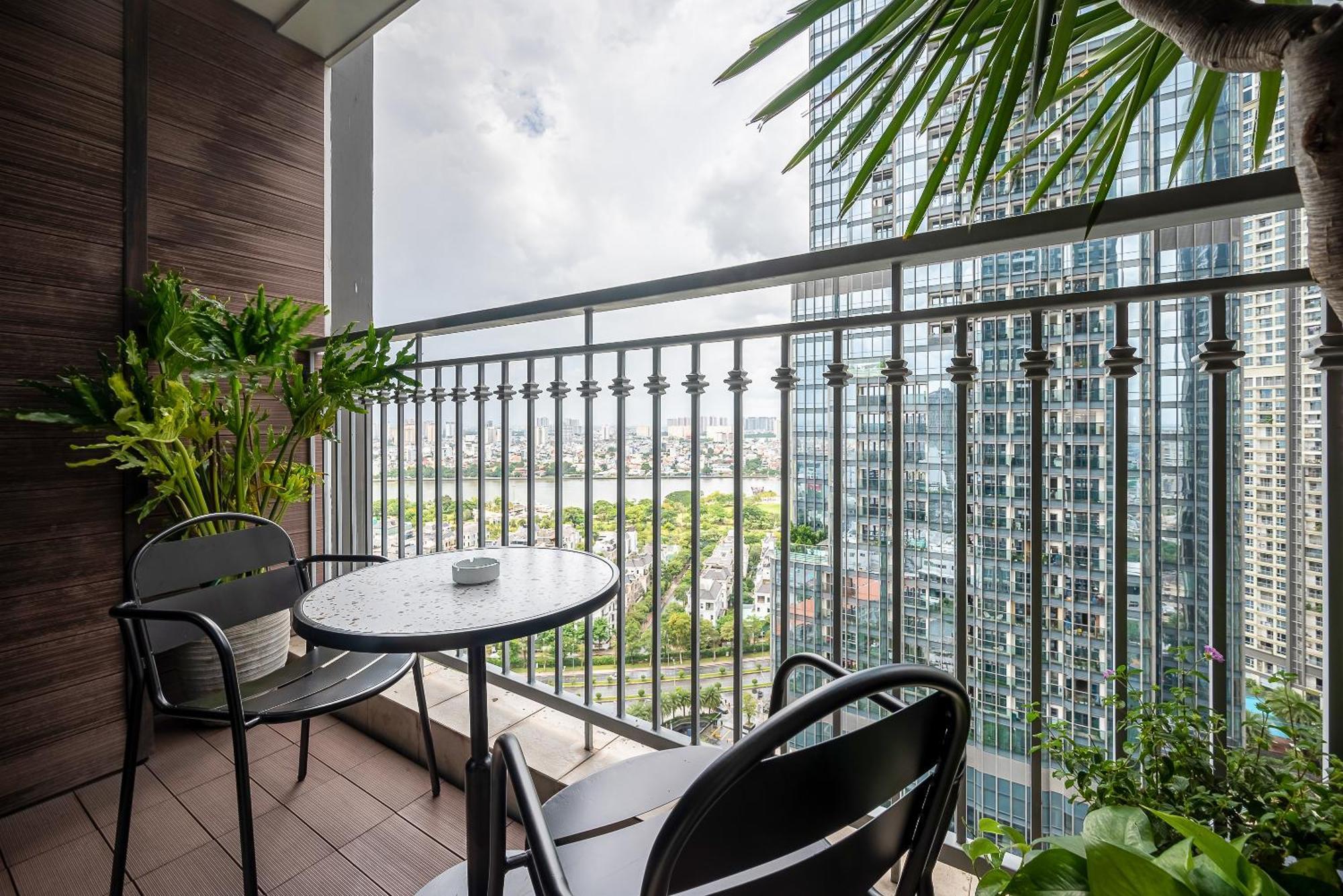 Apartment Celavie Serviced - The Vinhomes And Landmark