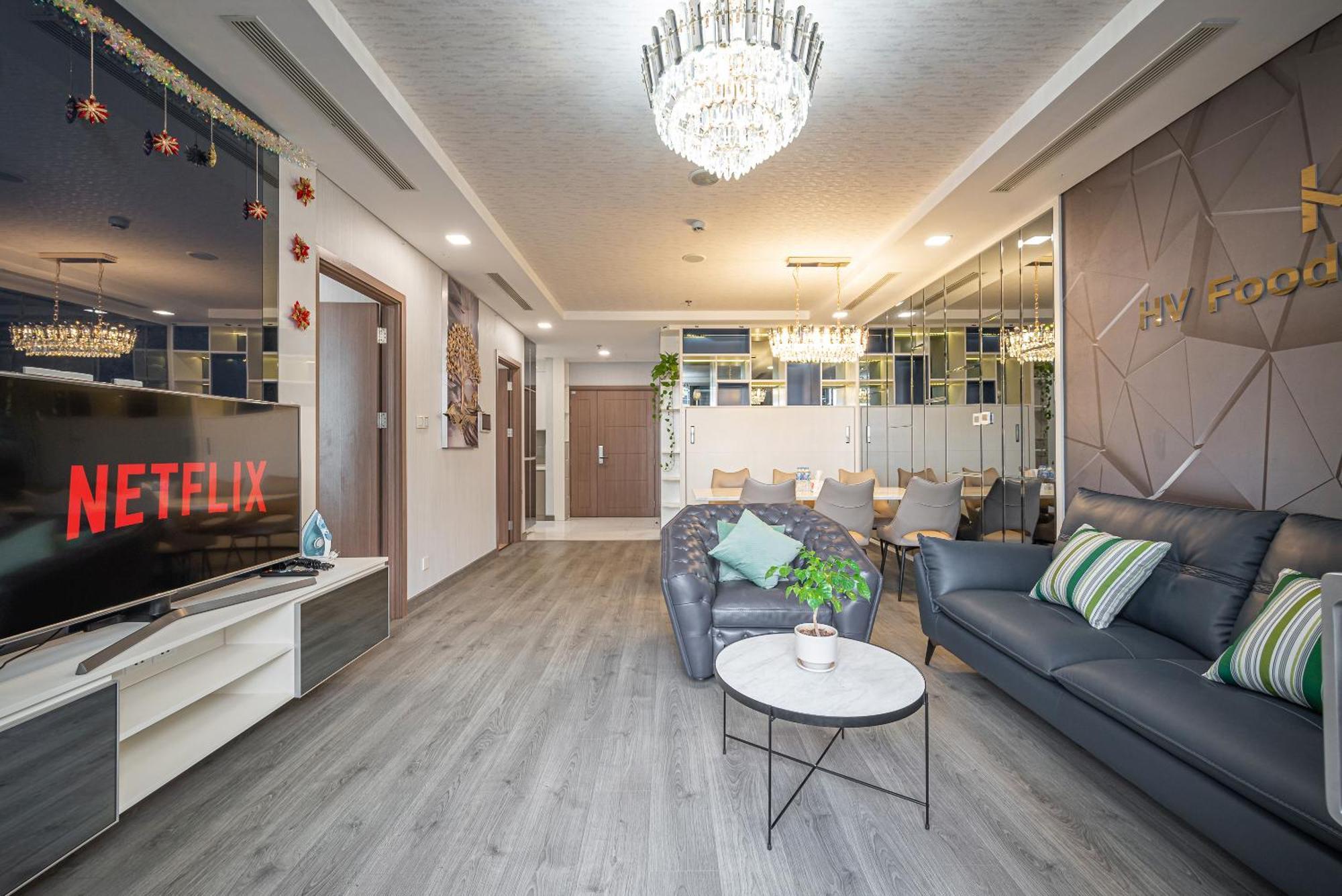 Celavie Serviced - The Vinhomes And Landmark Apartment *