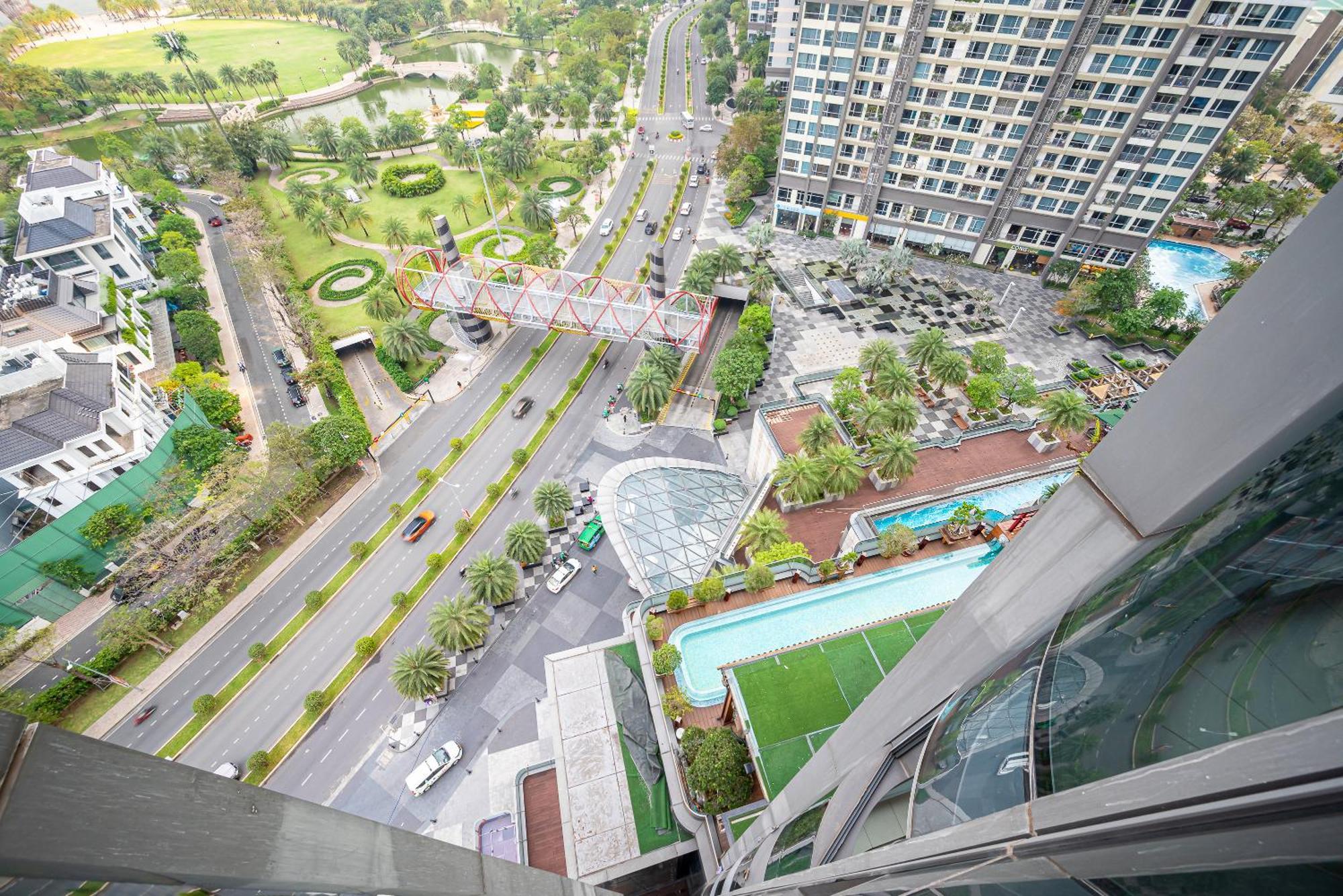Celavie Serviced - The Vinhomes And Landmark Apartment *