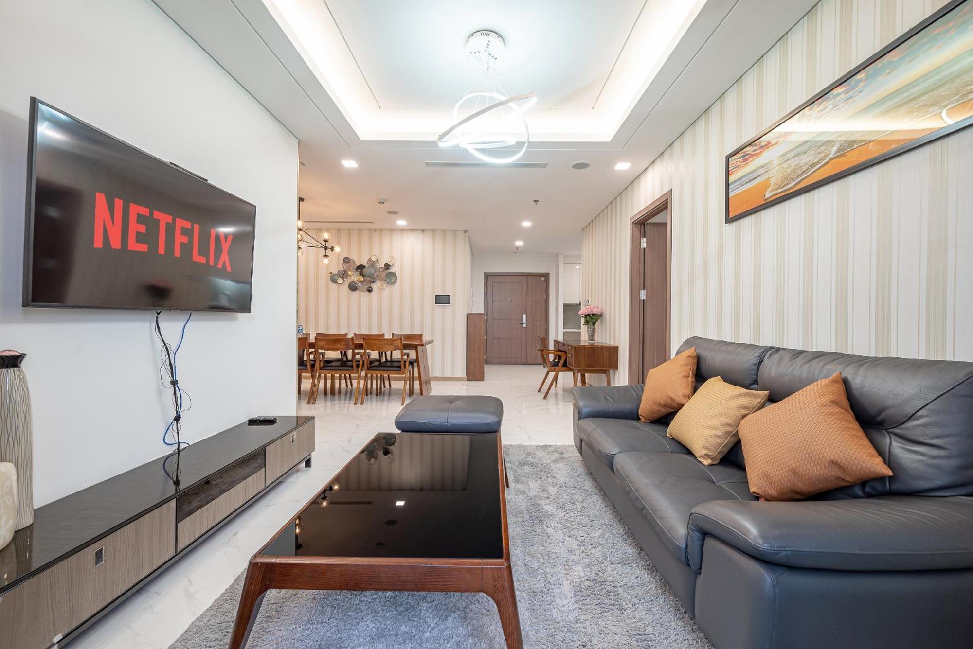 Apartment Celavie Serviced - The Vinhomes And Landmark